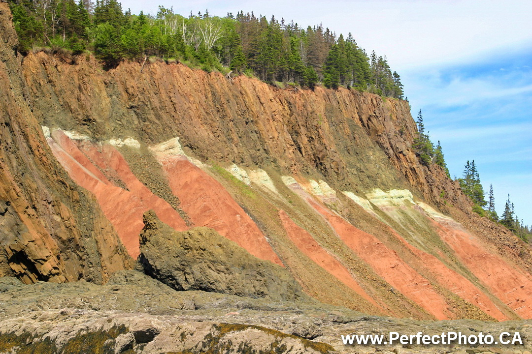 Unique colourful erosion at Five Islands, Nova Scotia, Canada, North America, Beach, Camping, Geology, science, rocks, sand, red, green, bay of Fundy, Atlantic Ocean